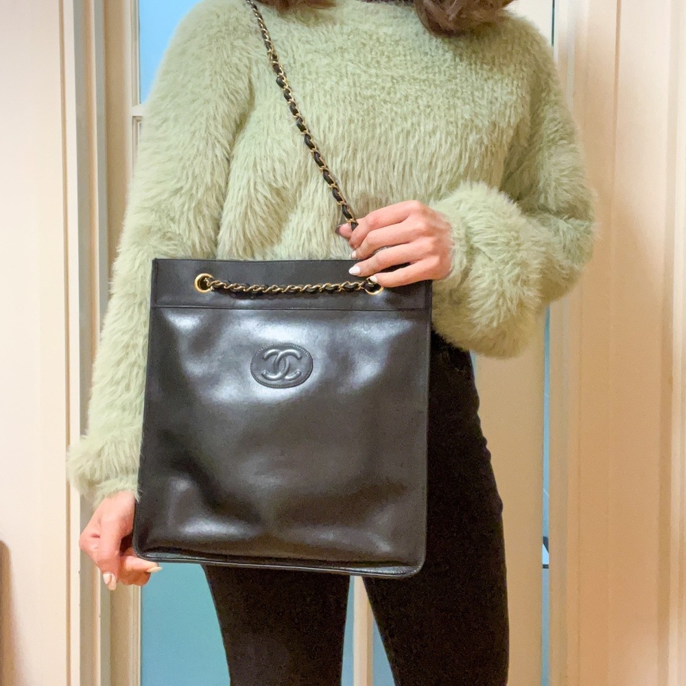 Authentic CHANEL vintage flat black lambskin mini tote - Picture 2 of 16